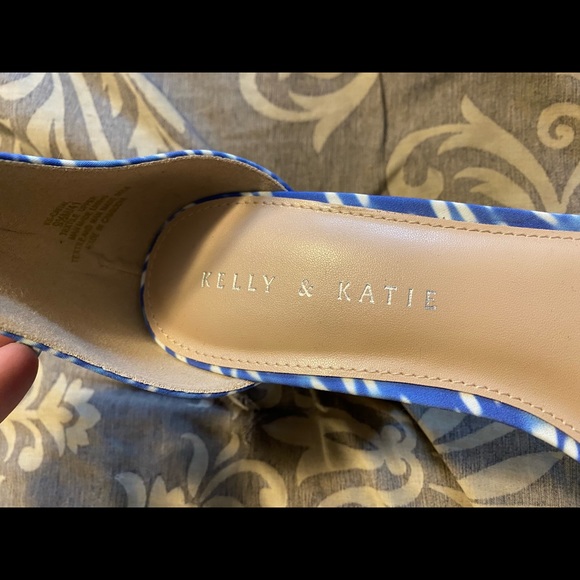 Kelly and Katie Summer Pumps - Picture 2 of 2